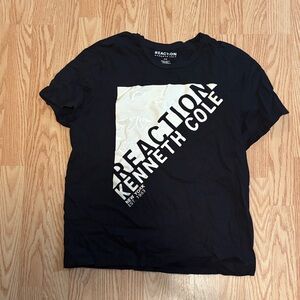 Kenneth Cole Reaction Black Tee with Cream Graphic